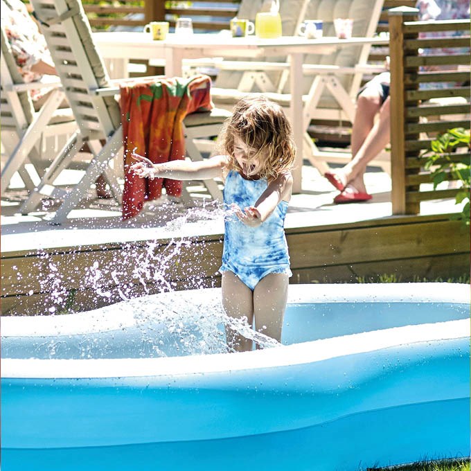 Lad poolen give dig en forfriskende følelse af luksus i haven!