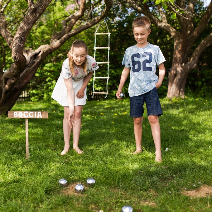Sjovt udendørs legetøj og havespil til voksne og børn - få tips her