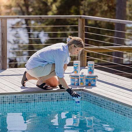 Poolpleje – guide til rent og klart poolvand