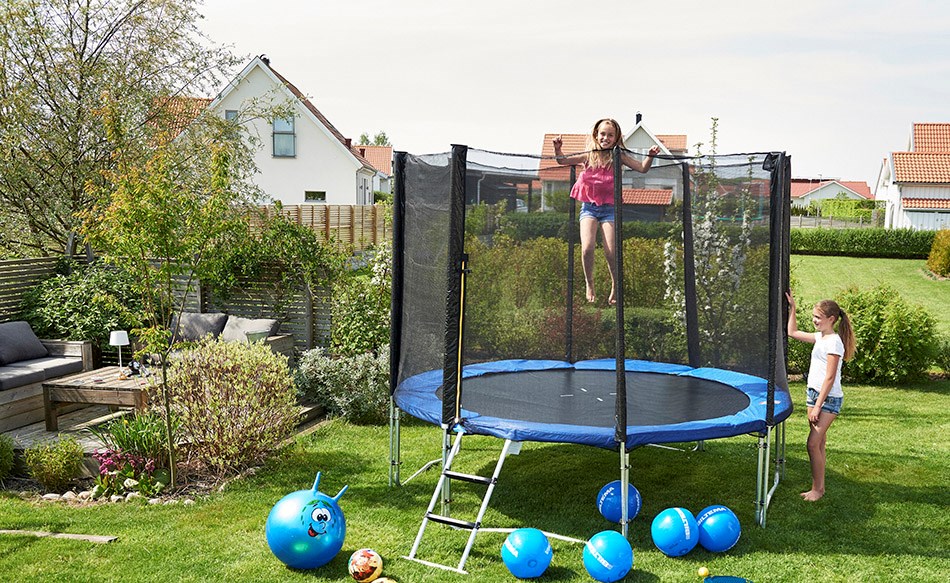 Sådan hopper du sikkert på trampolin